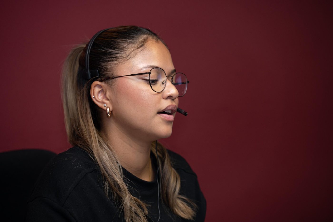 Kaylee on a call at the UCT Alumni Office call centre